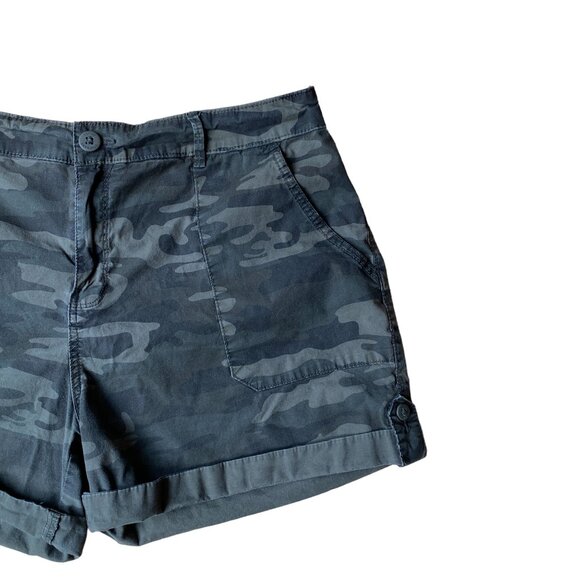Social Standard by Sanctuary Hero Utility Roll Tab Cuff Poplin Camo Shorts-XXL - Picture 3 of 9